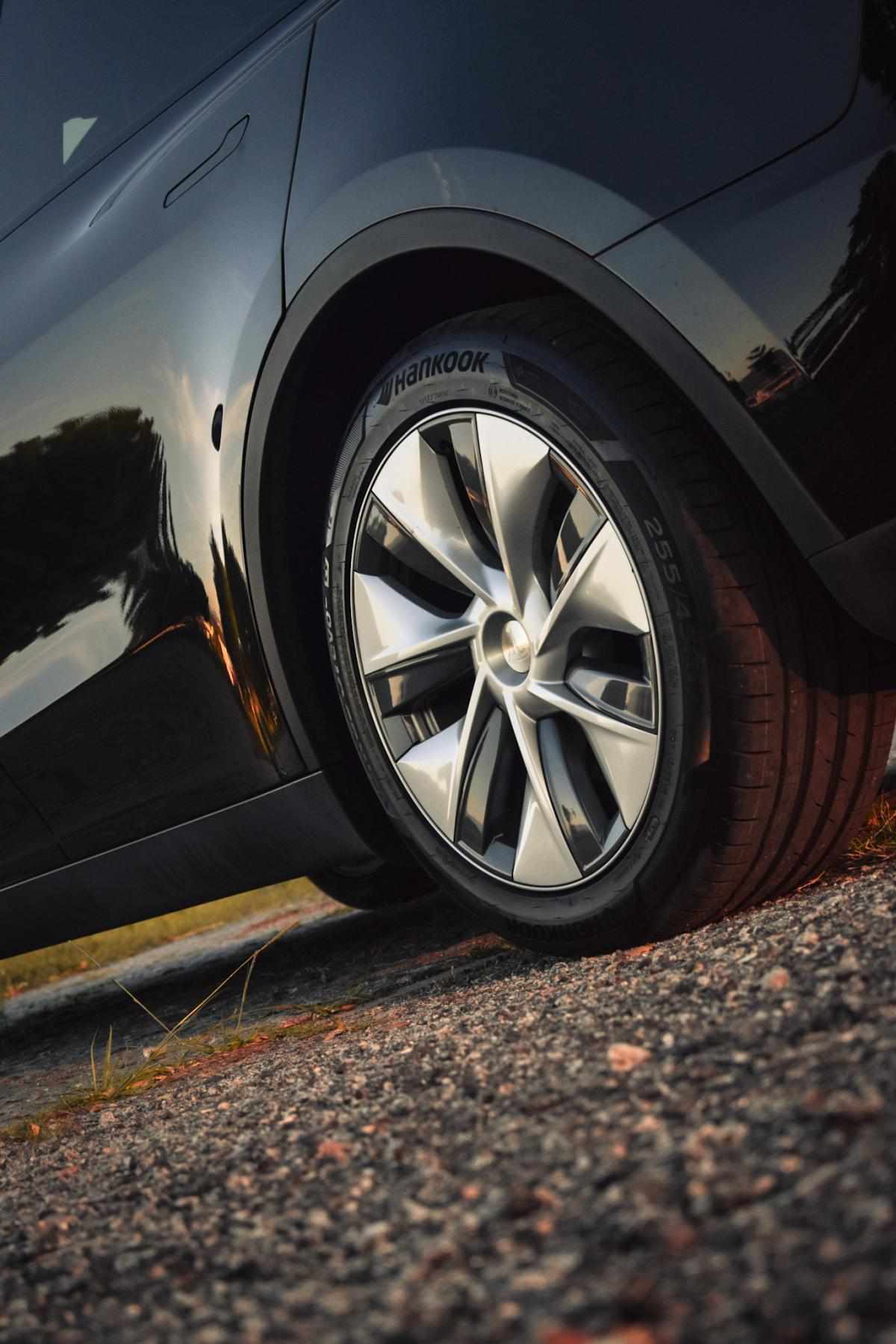tesla-model-y-standard-range-rwd-2023-eletrico