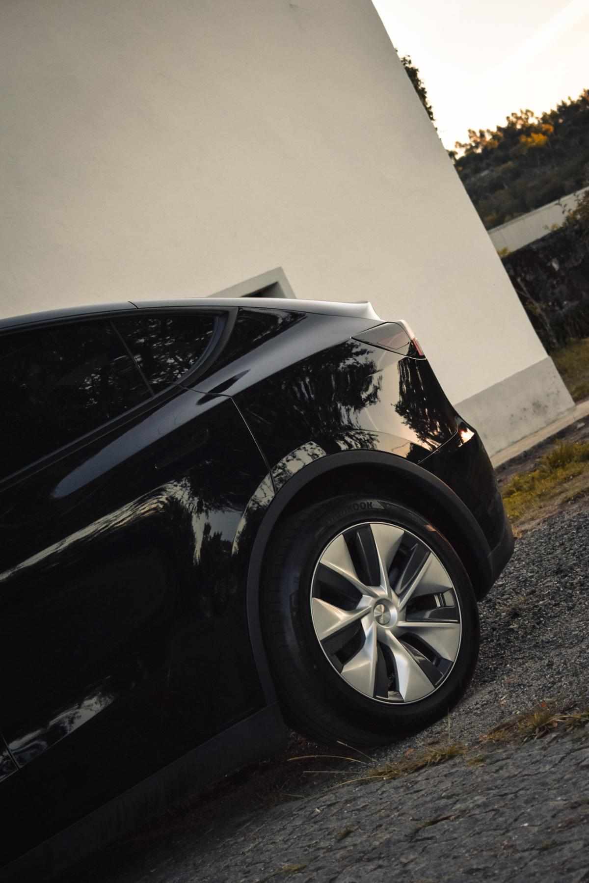 tesla-model-y-standard-range-rwd-2023-eletrico