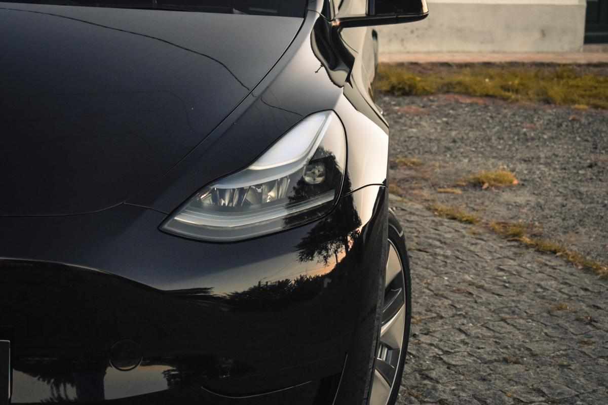 tesla-model-y-standard-range-rwd-2023-eletrico