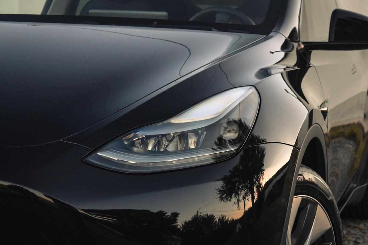 tesla-model-y-standard-range-rwd-2023-eletrico