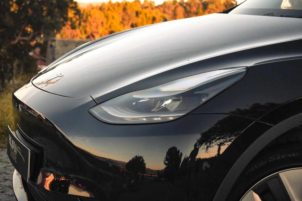 tesla-model-y-standard-range-rwd-2023-eletrico