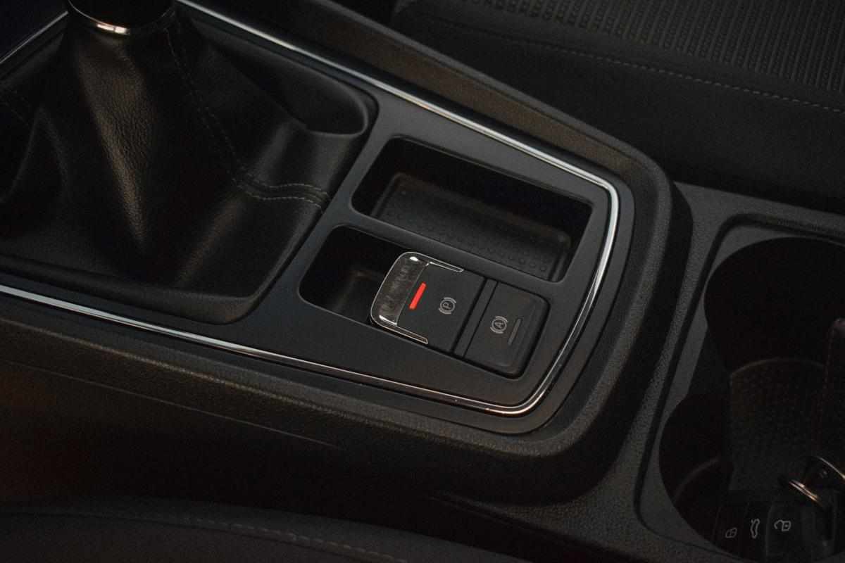 seat-leon-1-6-tdi-2019-diesel-1598cc