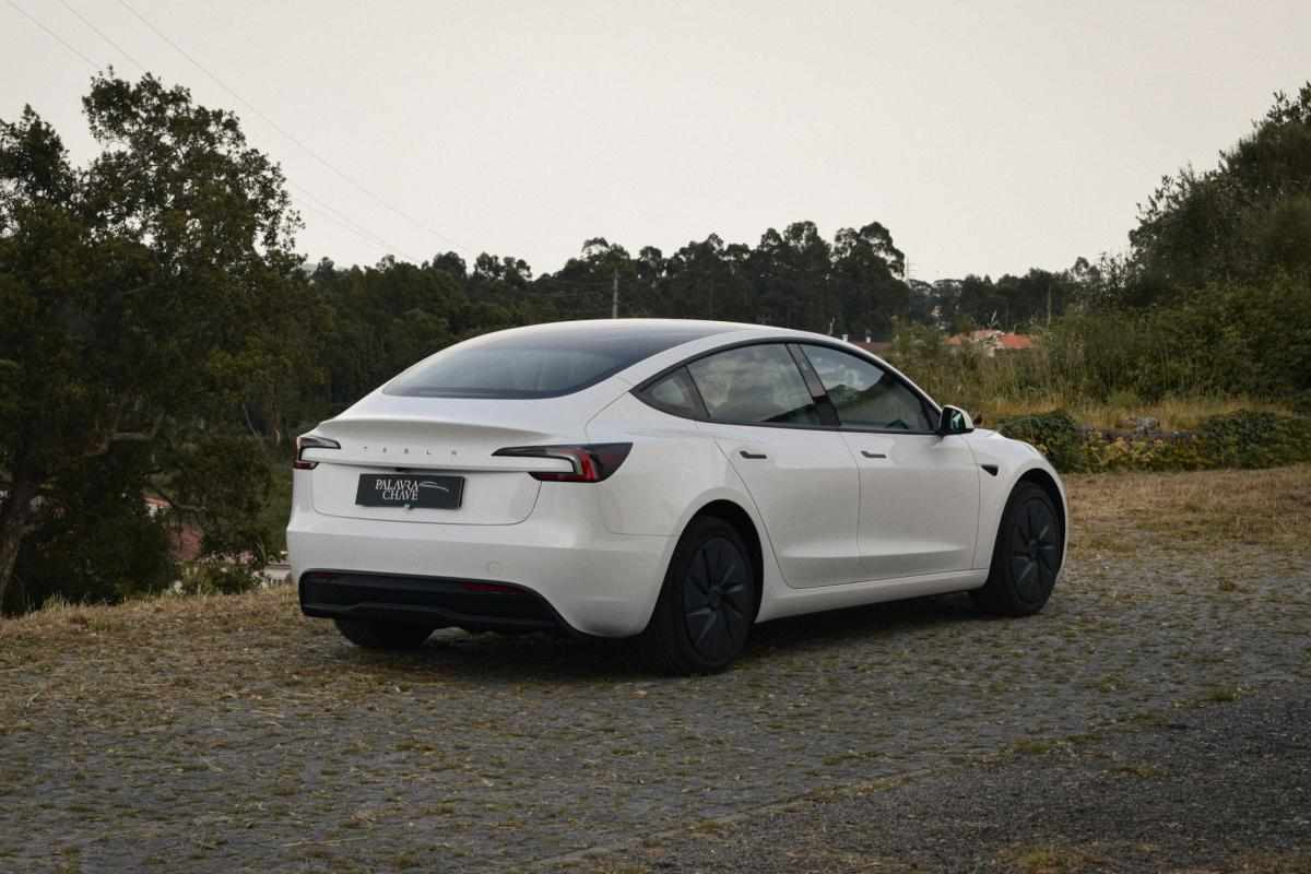 tesla-model-3-60-kwh-standard-range-2026-eletrico