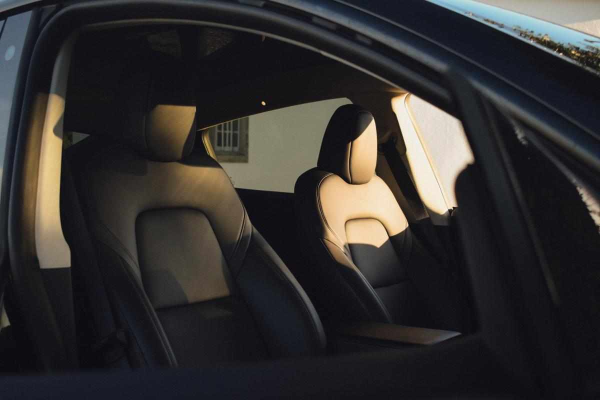 tesla-model-y-standard-range-rwd-2023-eletrico