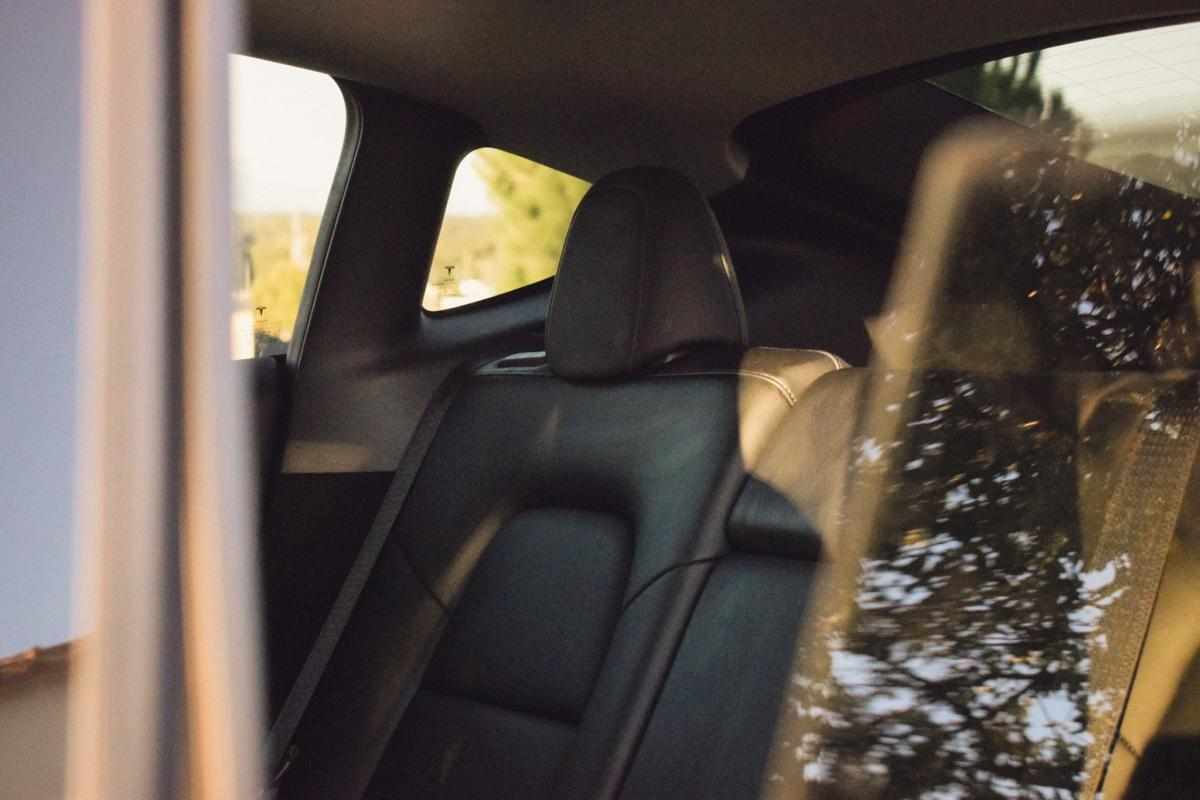 tesla-model-y-standard-range-rwd-2023-eletrico