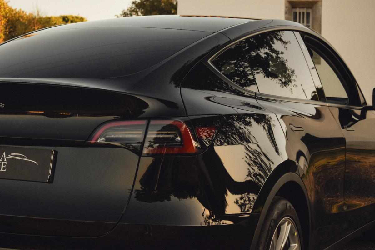 tesla-model-y-standard-range-rwd-2023-eletrico