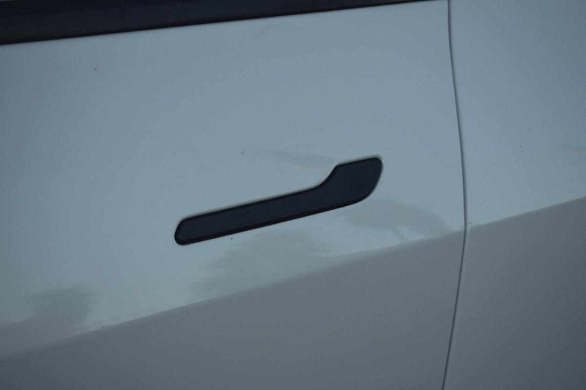 tesla-model-y-standard-range-rwd-2023-eletrico