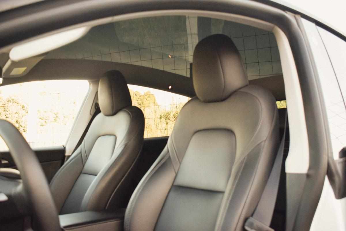 tesla-model-y-standard-range-rwd-2023-eletrico