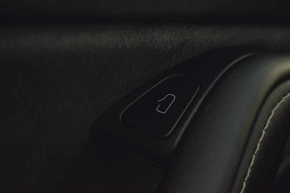 tesla-model-y-standard-range-rwd-2023-eletrico