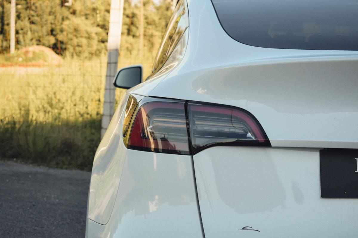 tesla-model-y-standard-range-rwd-2023-eletrico