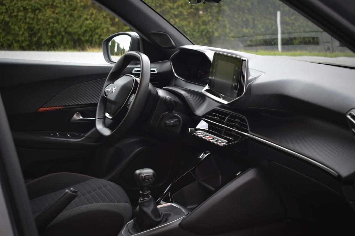 peugeot-2008-1-2-puretech-2023-gasolina-1199cc
