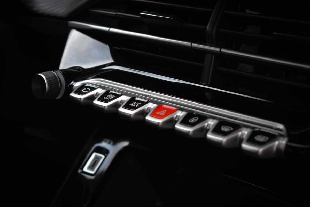 peugeot-2008-1-2-puretech-2023-gasolina-1199cc