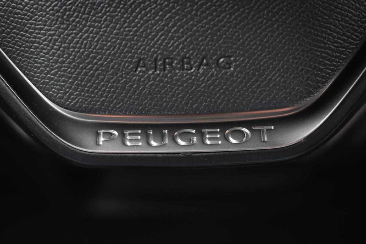 peugeot-2008-1-2-puretech-2023-gasolina-1199cc