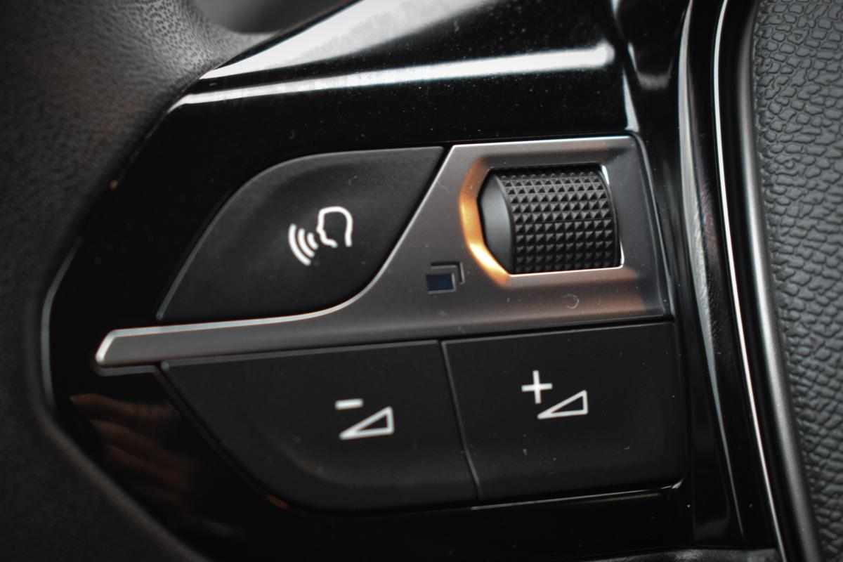 peugeot-2008-1-2-puretech-2023-gasolina-1199cc