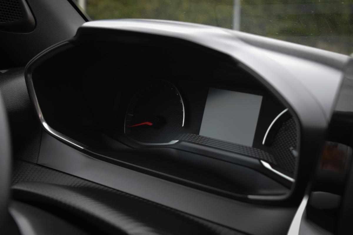 peugeot-2008-1-2-puretech-2023-gasolina-1199cc