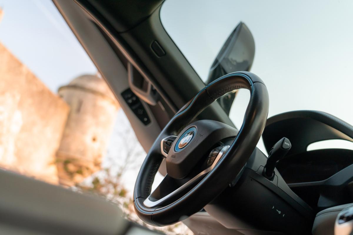 bmw-i8-2016-hibrido-a-gasolina-1500cc