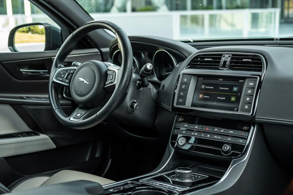 jaguar-xe-2017-diesel-2000cc