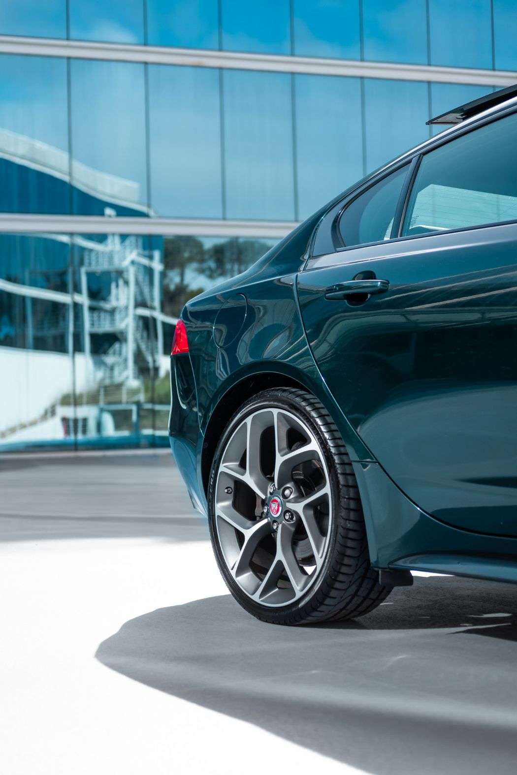 jaguar-xe-2017-diesel-2000cc