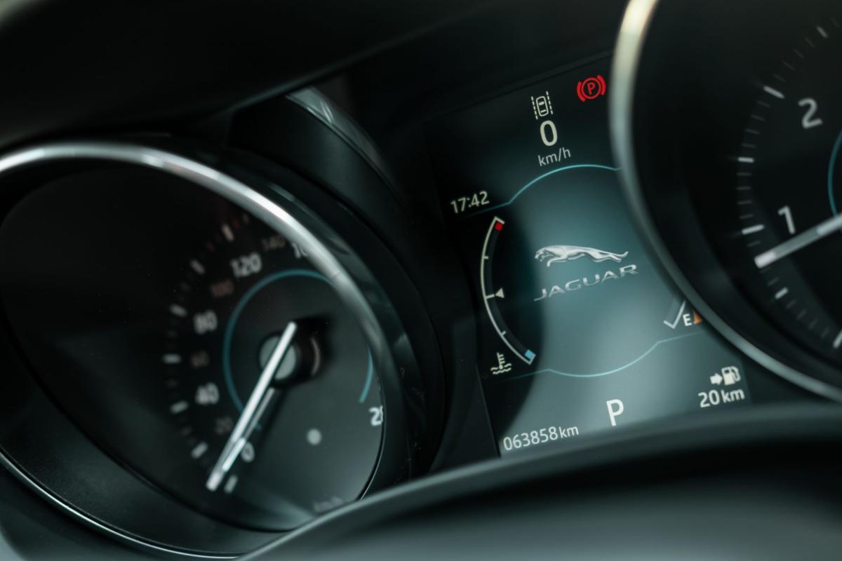 jaguar-xe-2017-diesel-2000cc