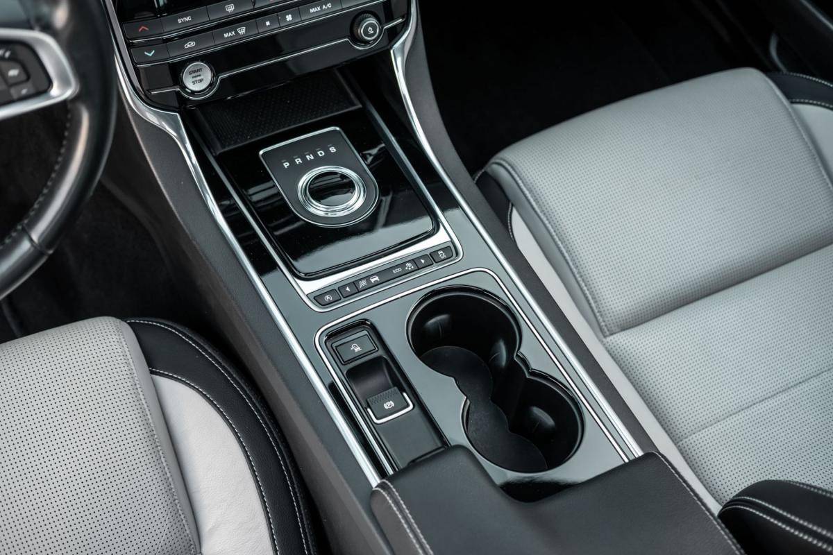 jaguar-xe-2017-diesel-2000cc