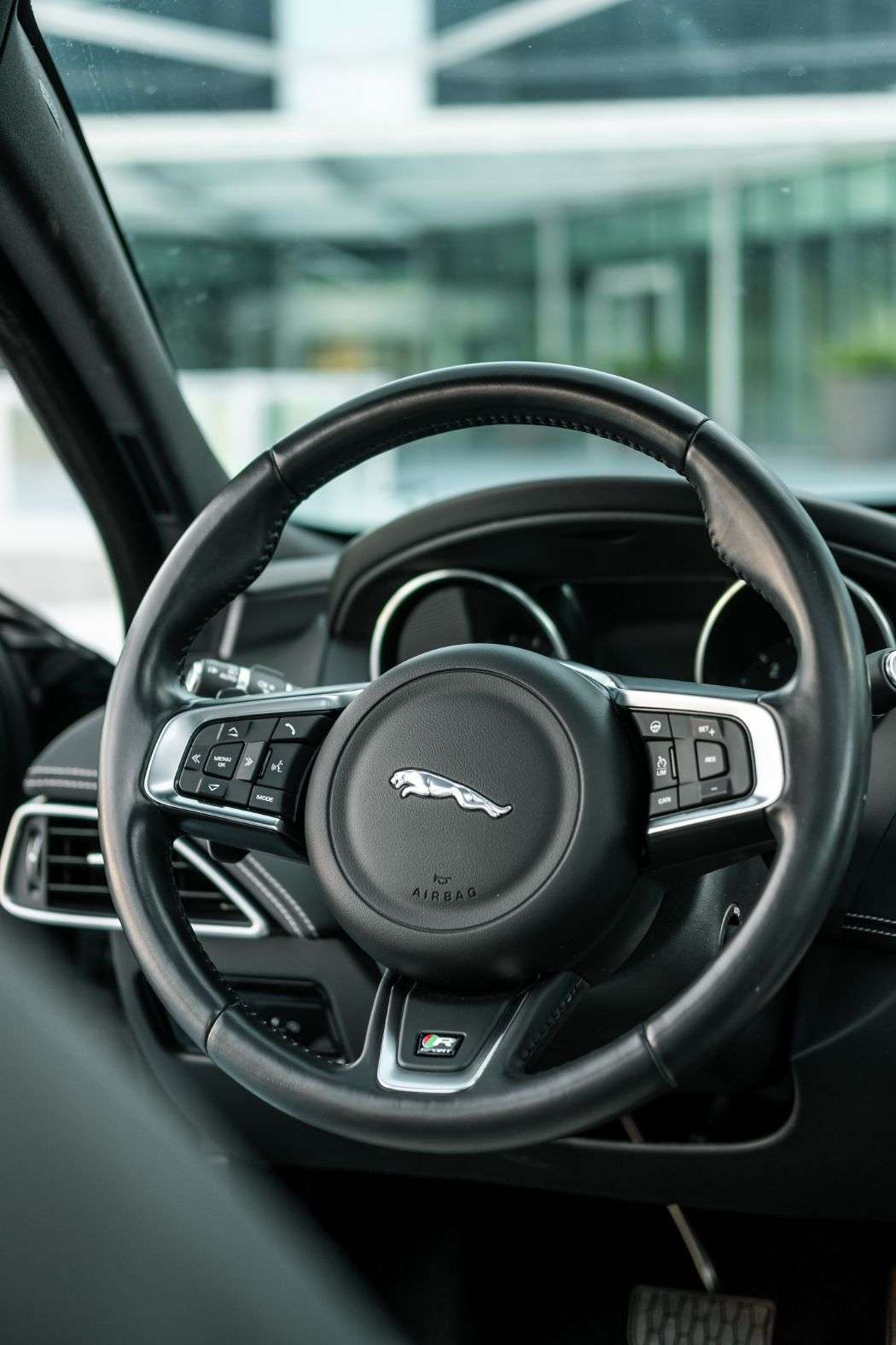 jaguar-xe-2017-diesel-2000cc