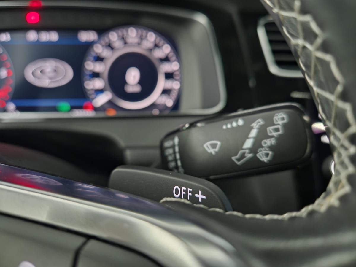 volkswagen-golf-variant-2018-diesel-1968cc
