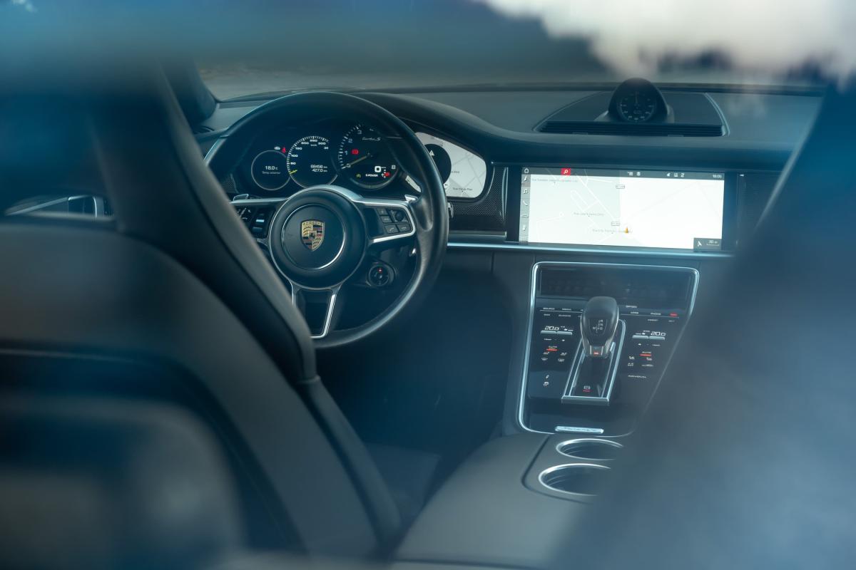 porsche-panamera-2020-hibrido-a-gasolina-3996cc