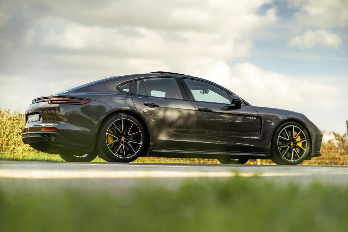 porsche-panamera-2020-hibrido-a-gasolina-3996cc