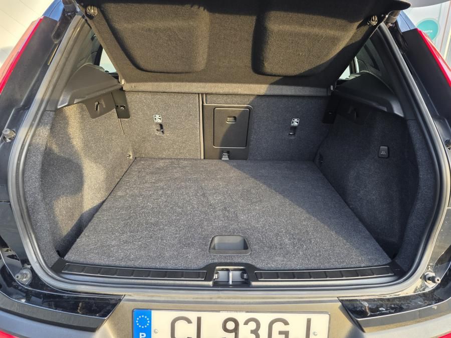 volvo-xc40-2023-hibrido-a-gasolina-1477cc