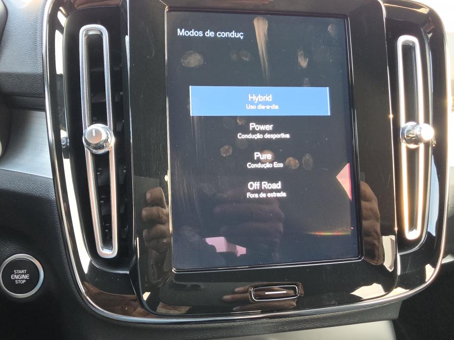 volvo-xc40-2023-hibrido-a-gasolina-1477cc