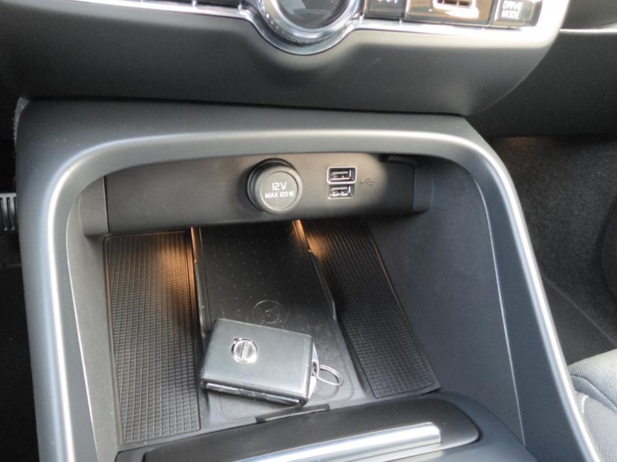 volvo-xc40-2023-hibrido-a-gasolina-1477cc