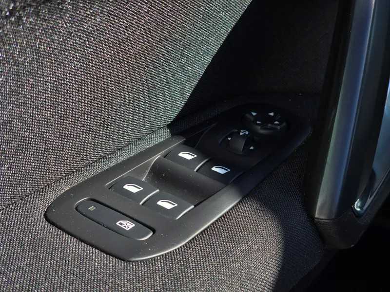 peugeot-308-sw-2019-diesel-1499cc