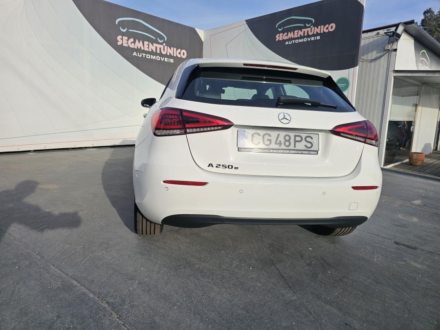 mercedes-benz-classe-a-2022-hibrido-a-gasolina-1332cc
