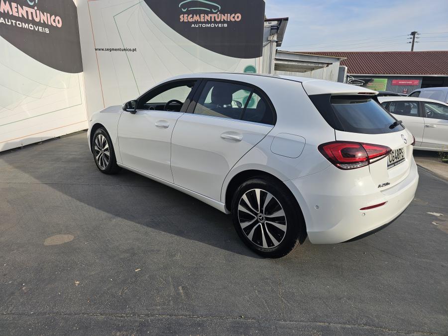 mercedes-benz-classe-a-2022-hibrido-a-gasolina-1332cc