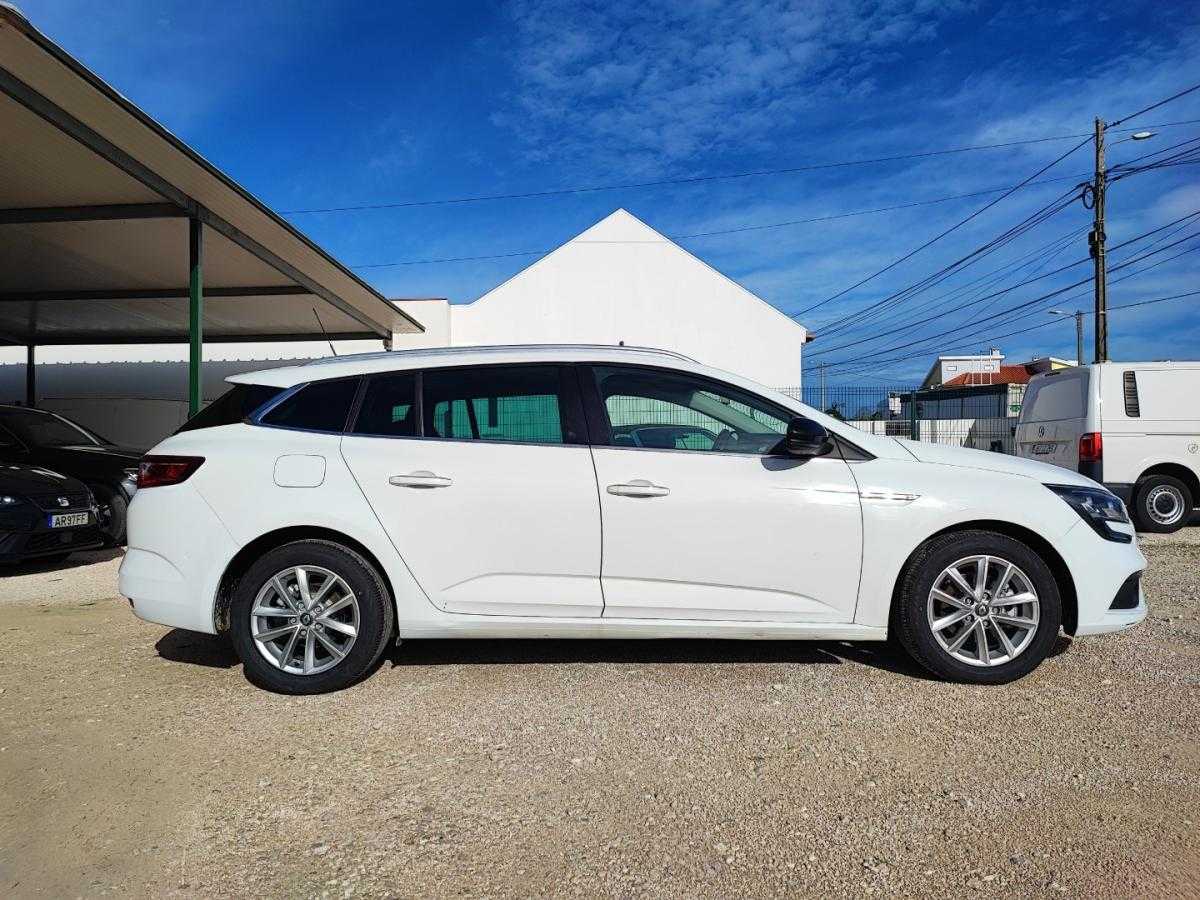 renault-megane-sport-tourer-2018-diesel-1461cc