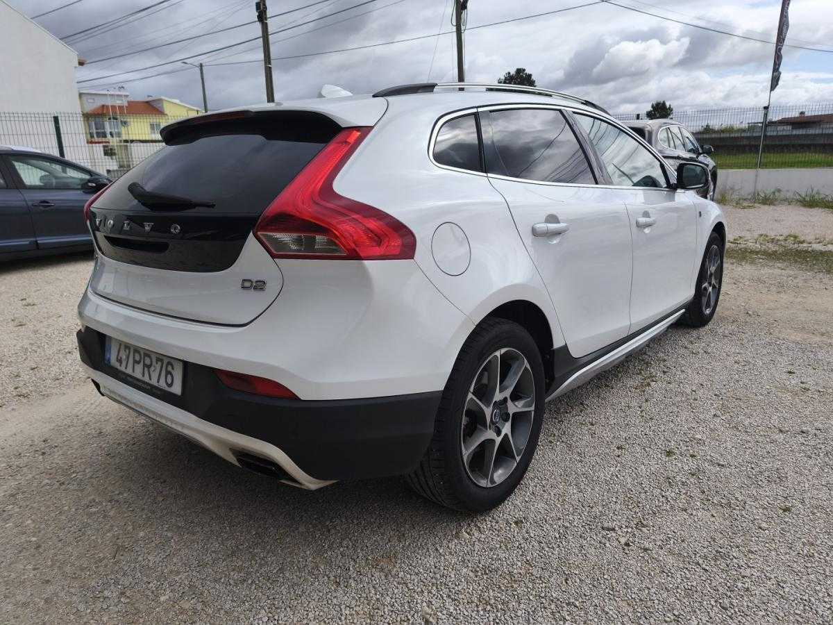 volvo-v40-cross-country-2015-diesel-1560cc