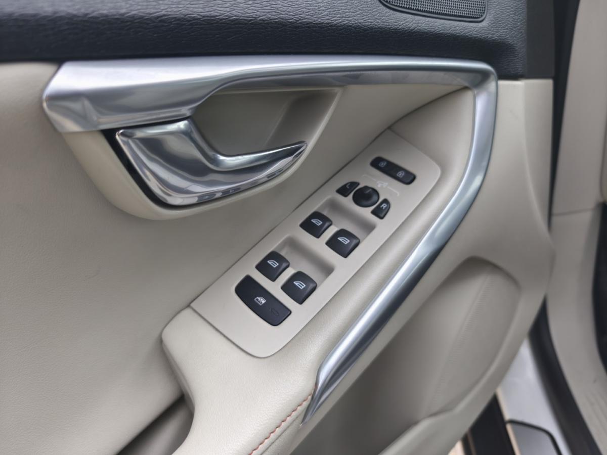 volvo-v40-cross-country-2015-diesel-1560cc