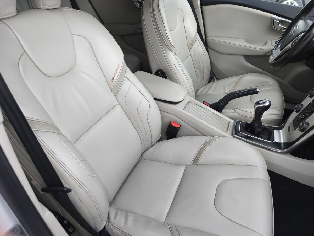 volvo-v40-cross-country-2015-diesel-1560cc