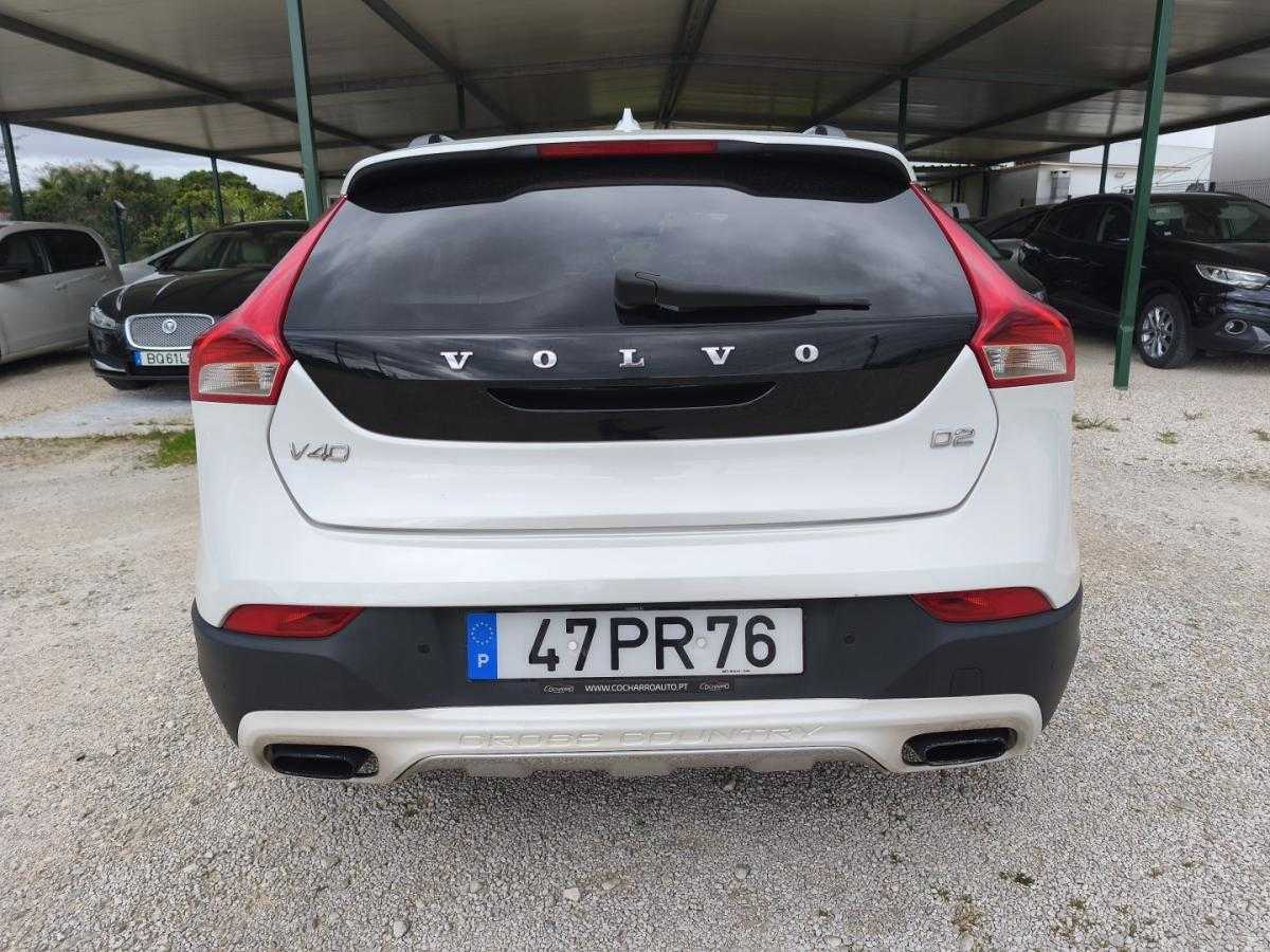volvo-v40-cross-country-2015-diesel-1560cc