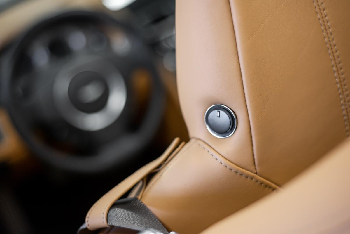 aston-martin-vantage-roadster-2011-gasolina-4735cc