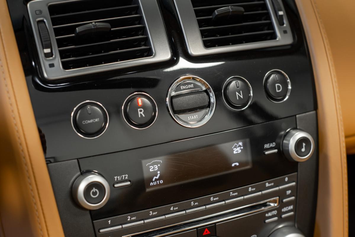 aston-martin-vantage-roadster-2011-gasolina-4735cc