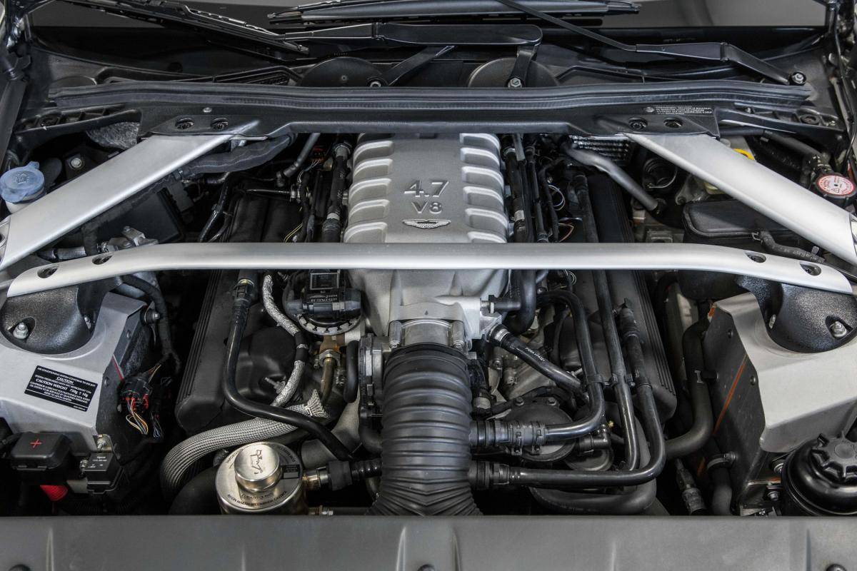 aston-martin-vantage-roadster-2011-gasolina-4735cc