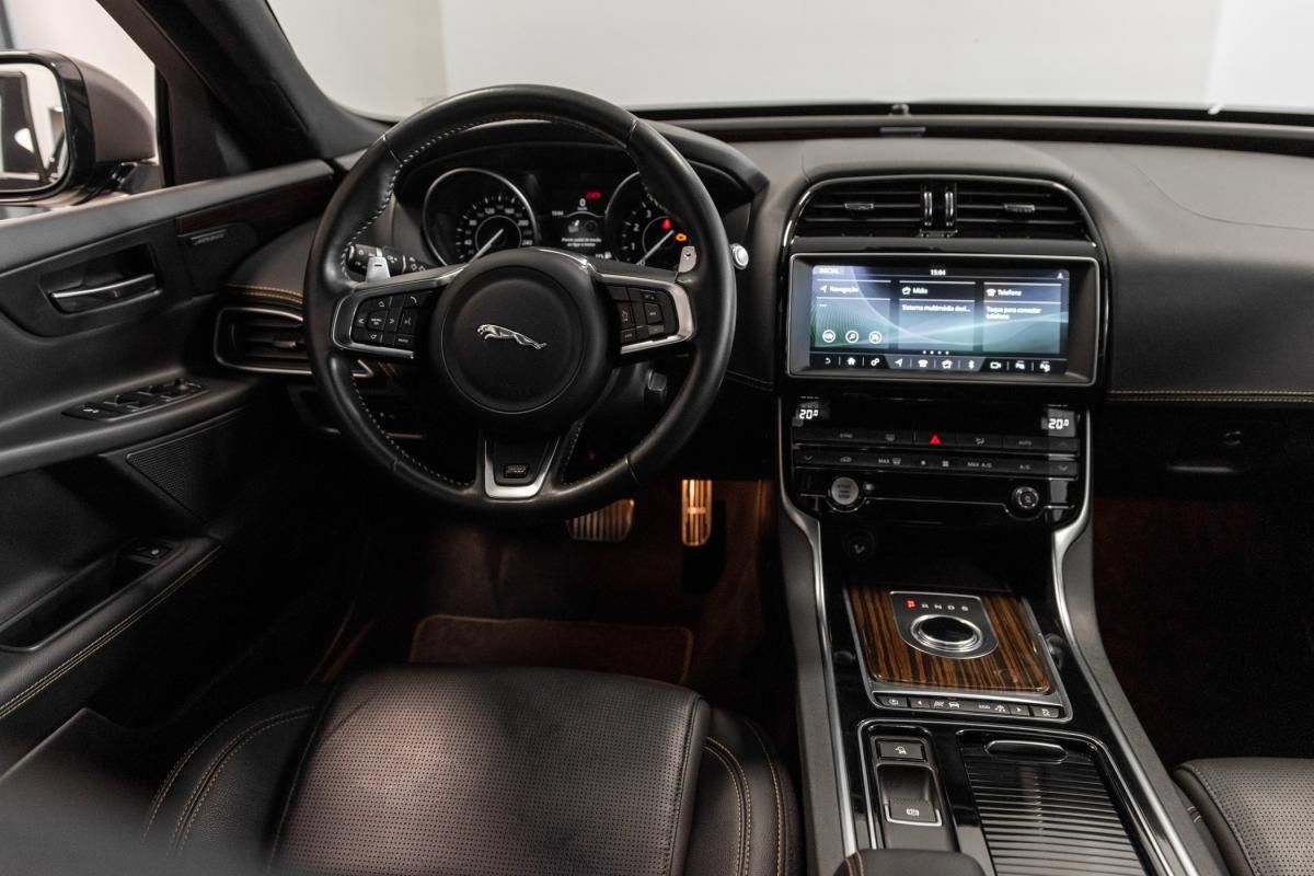 jaguar-xe-2018-gasolina-1997cc