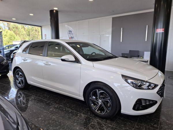 hyundai-i30-2023-gasolina-998cc