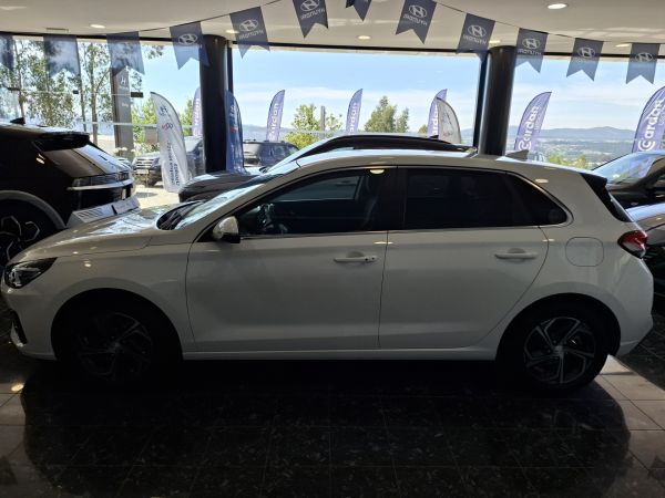 hyundai-i30-2023-gasolina-998cc