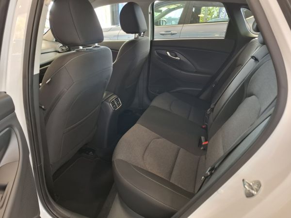 hyundai-i30-2023-gasolina-998cc
