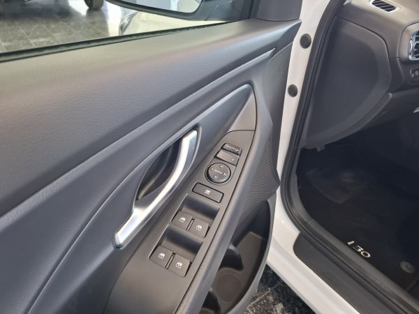 hyundai-i30-2023-gasolina-998cc