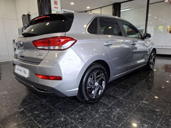 hyundai-i30-2023-gasolina-998cc
