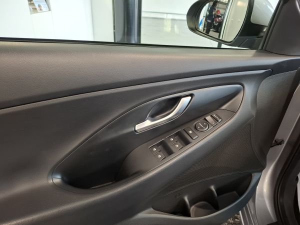 hyundai-i30-2023-gasolina-998cc