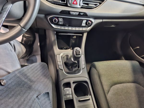 hyundai-i30-2023-gasolina-998cc